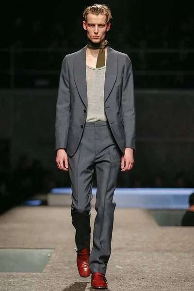 Look 32